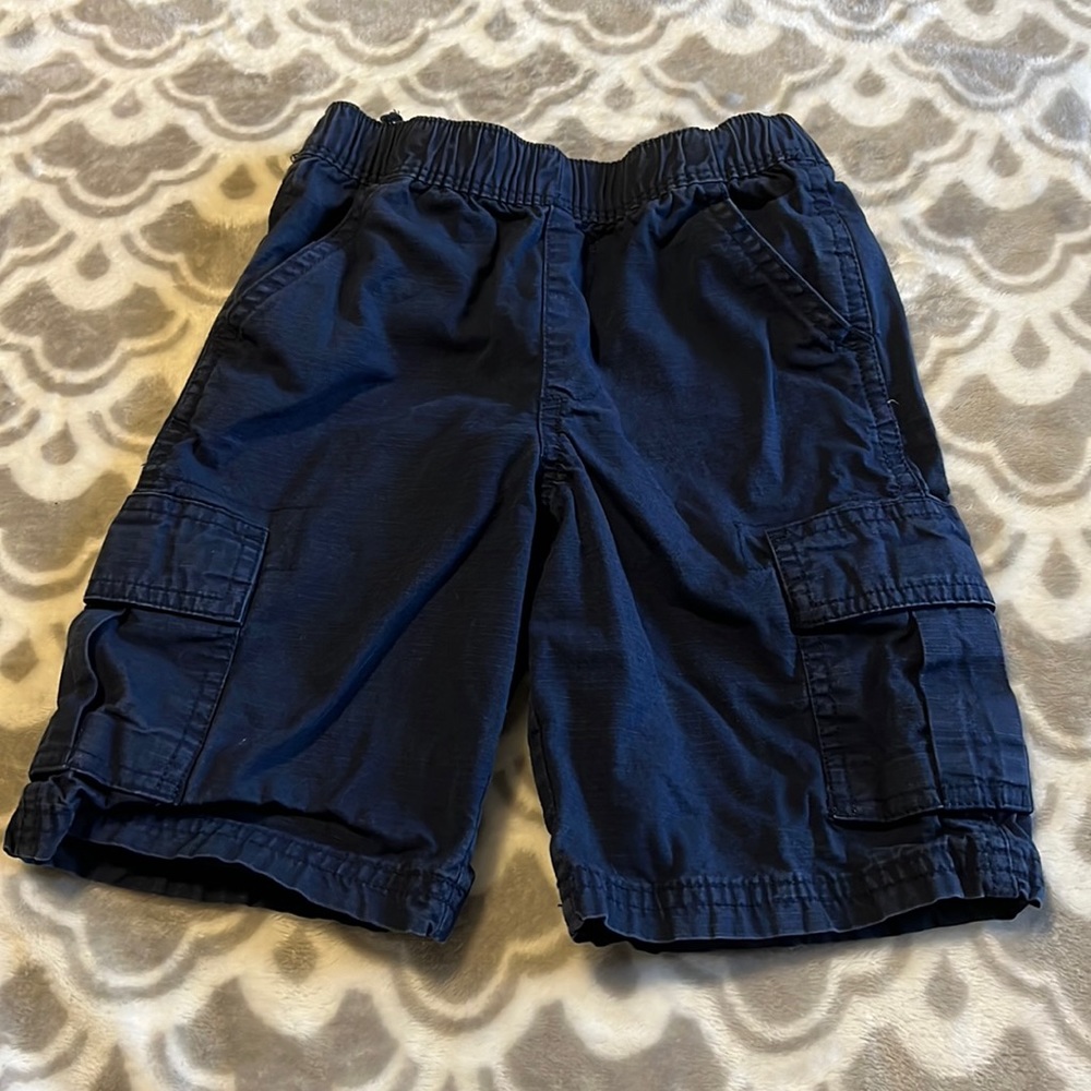 • Children’s Place navy cargo shorts, 5T •